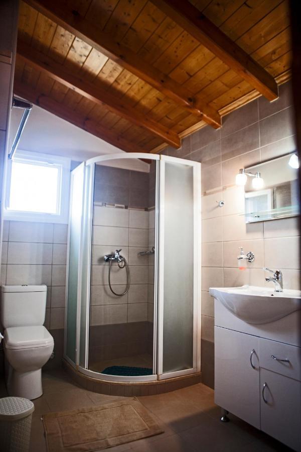 Athina And Appartement Agios Georgios Pagon